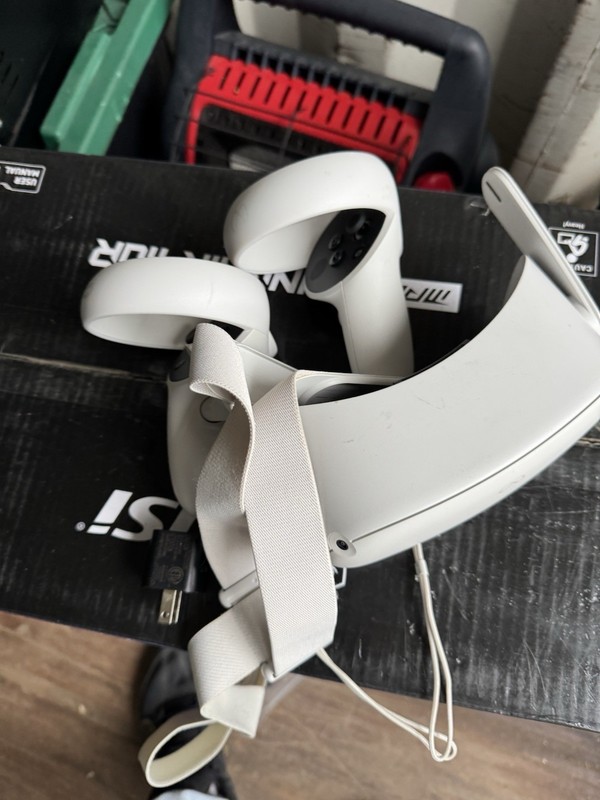Meta Quest 2 White Standalone VR Headset with Controllers USB-C Connectivity