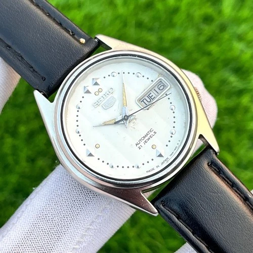 Vintage Seiko 5 White Silver Dial Automatic Japan Made Men’s  Watch Call 7009