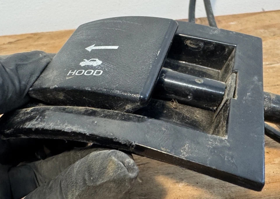 Cable de liberación de capó Bronco 92-96 Ford F150 Bronco F250 F350 OEM F2TB-16C656-AA Foto 3 de 4