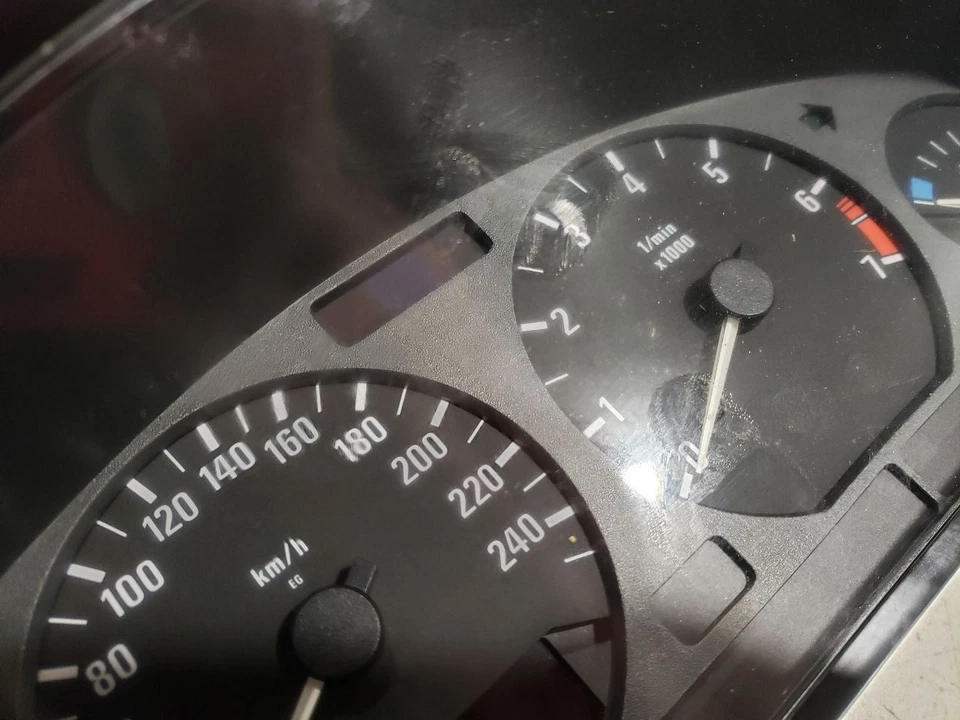 BMW E36 Z3 1996 - Cuadro de instrumentos velocímetro KPH - 96-97 OEM 8389962 Foto 3 de 4