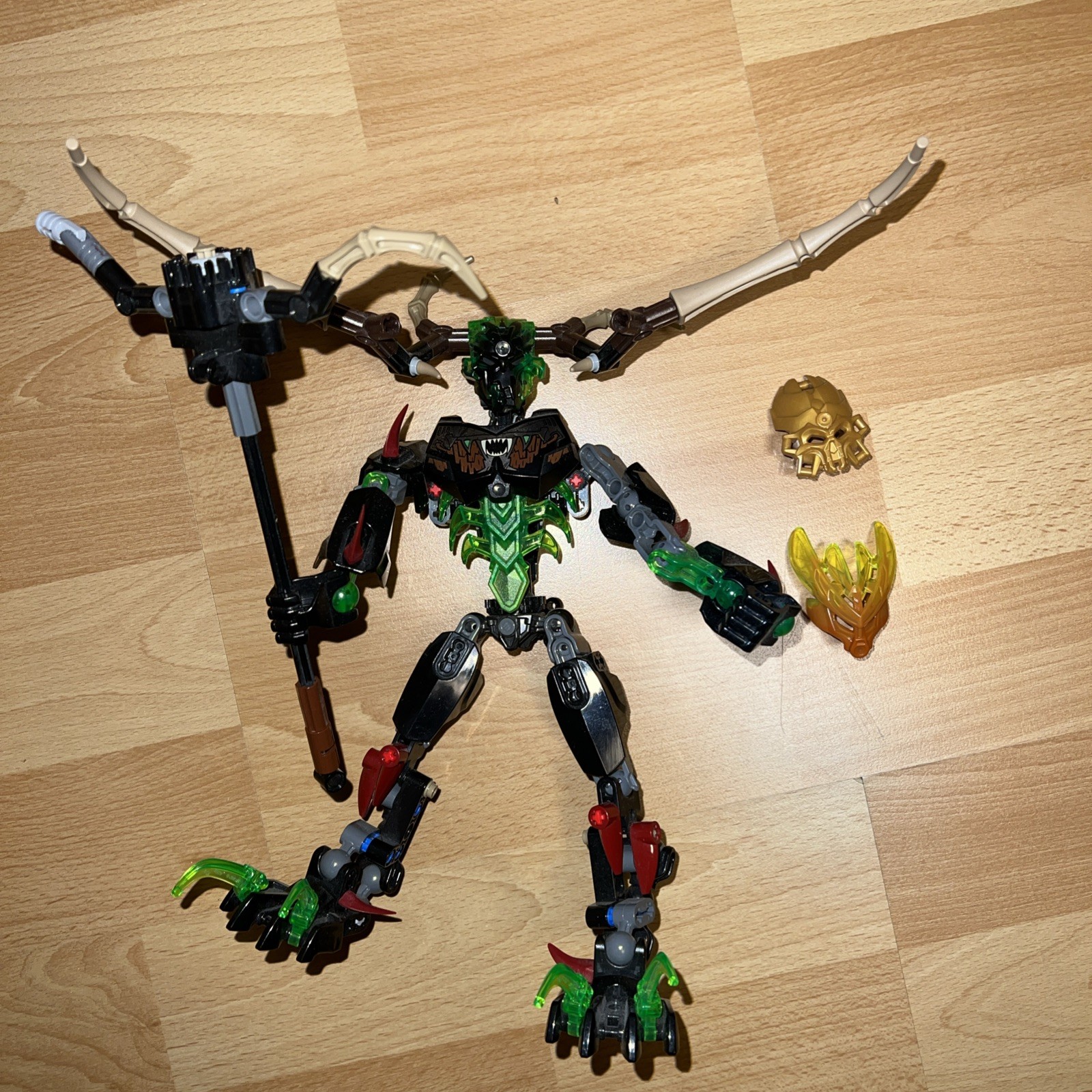 LEGO Bionicle Umarak der Jäger 71310 unvollständig Ersatzteile + 2 Masken