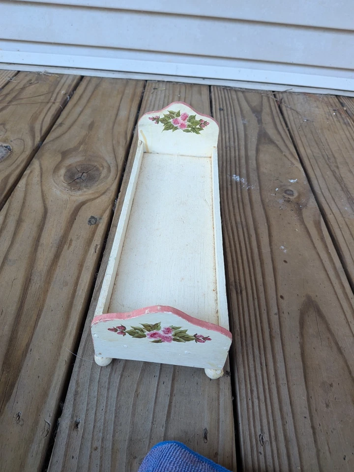 Cama de muñeca hecha a mano de madera pintada a mano doble 1:6 con mantas hechas a mano vintage Foto 4 de 4