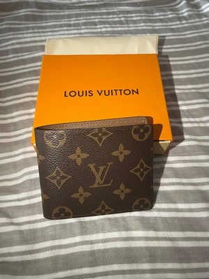 Louis Vuitton Brown Monogram Bifold Men's Wallet Logo Accent Folding Style