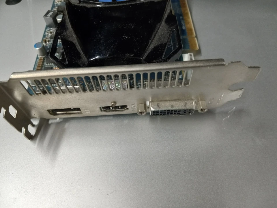 SAPPHIRE HD7750 1GB GDDR5 PCI-E HDMI/DVI-I/DP Graphics Card - Image 2 of 4