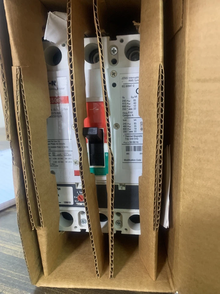 Rompeñuelas Cutler-Hammer Jgs 3200 Foto 2 de 3