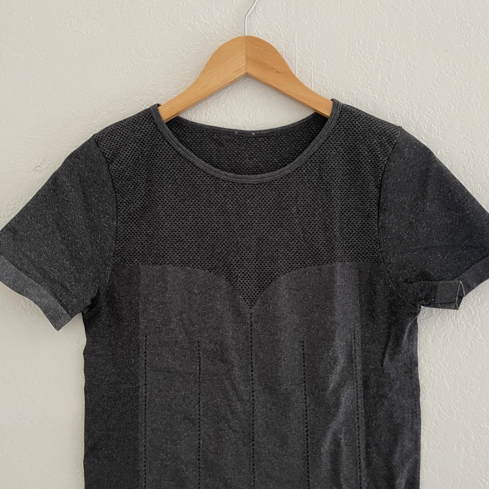 fabletics delta seamless short sleeve textured shirt