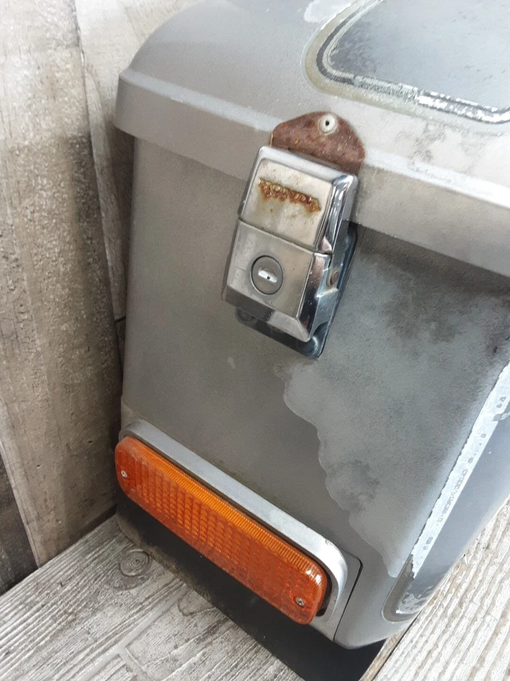 82 80-83 Honda Goldwing GL1100 GL GL 1100 1982 alforja trasera derecha Foto 3 de 4