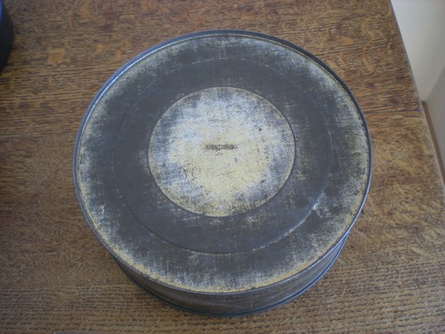 VINTAGE KITCHEN LARGE 8" ACROSS 3 1/2" HIGH TIN PANTRY BOX - Picture 3 of 10