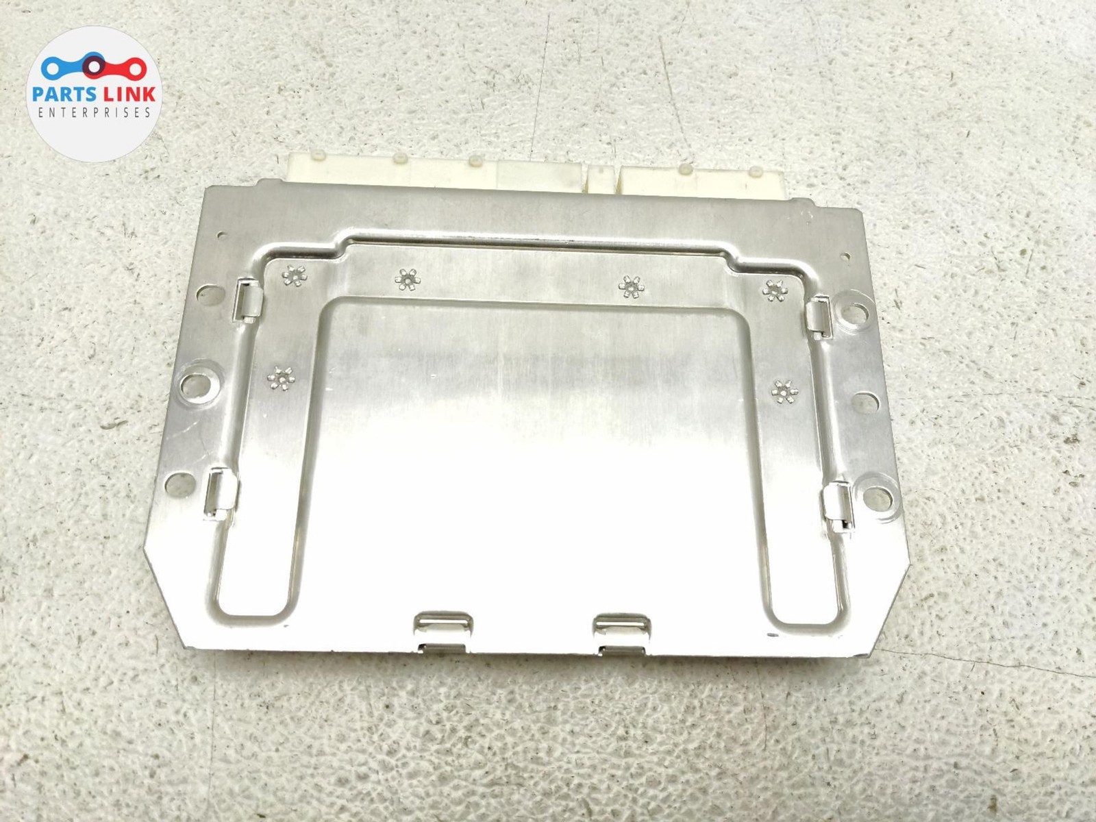 2017-20 MASERATI LEVANTE AIR SUSPENSION CONTROL MODULE UNIT BRAIN PLUG 670105849