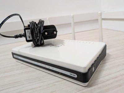 D-Link DIR-655 Router Hub Switch 300Mbps WLAN, 4-Port 1000Mbps LAN, USB