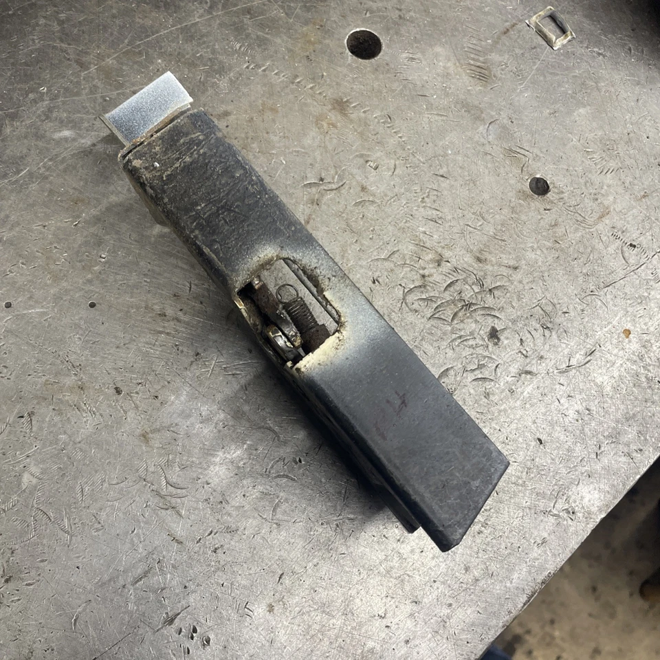 Chevrolet GMC G10 G20 G30 1971-1996 furgoneta LH conductor pestillo puerta delantera Foto 4 de 4