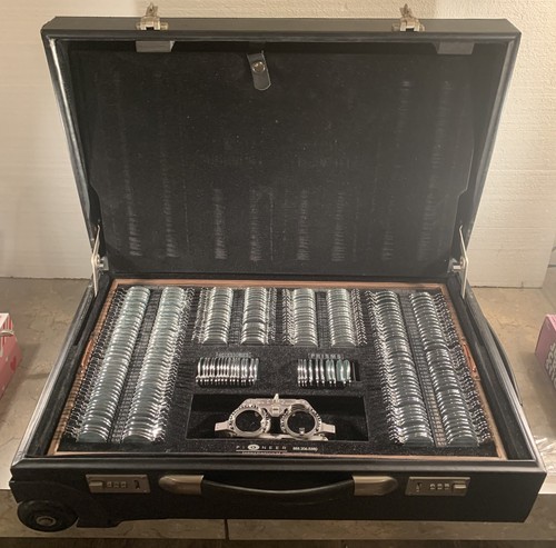 PIONEER INTERNATIONAL - PREMIER COMPACT TRIAL LENS SET WITH ROLLING CASE