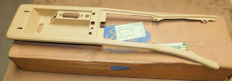1984-1992 Lincoln Mark VII Coupe NOS CENTER CONSOLE TOP TRIM PANEL - Image 4 of 4