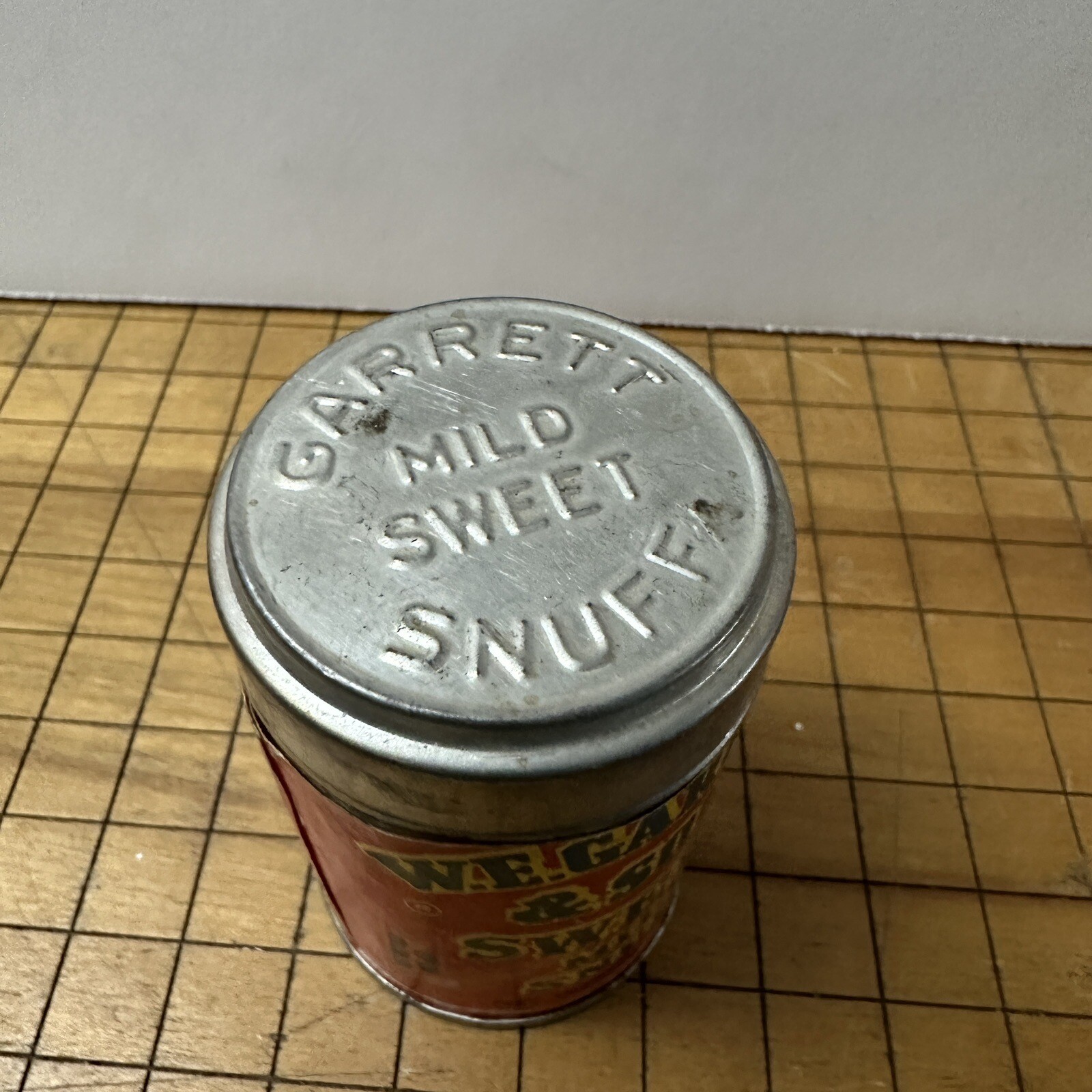 Vintage W.E. Garrett & Sons Sweet Mild Snuff Tobacco Tin American