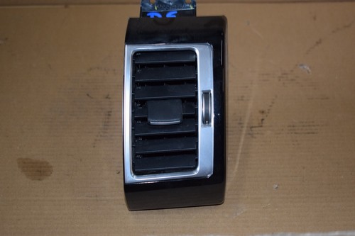 Discovery 5 L462 Front Right Hand Air Vent With Bezel LR098233 (10B) - Picture 6 of 8