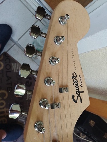 Guitarra eléctrica Stratocaster Fender mecánica como nueva.