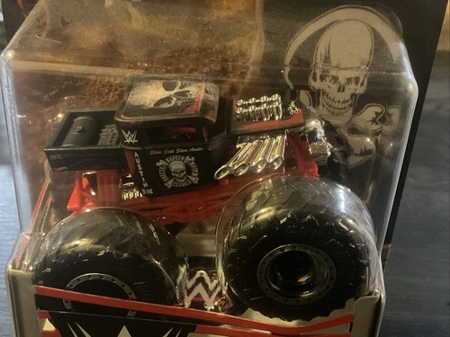 2019 Hot Wheels Monster Trucks WWE #2/10 Stone Cold Steve Austin NEW Sealed - Picture 4 of 4