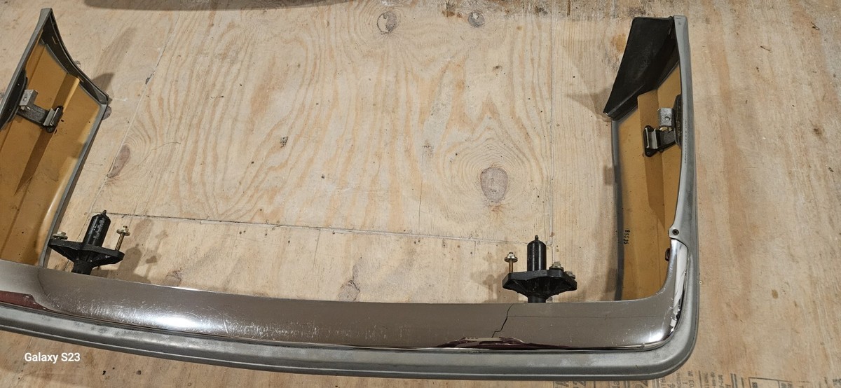 MERCEDES BENZ W126 560SEL 420SEL 350SDL 300SDL 300SE REAR BUMPER  