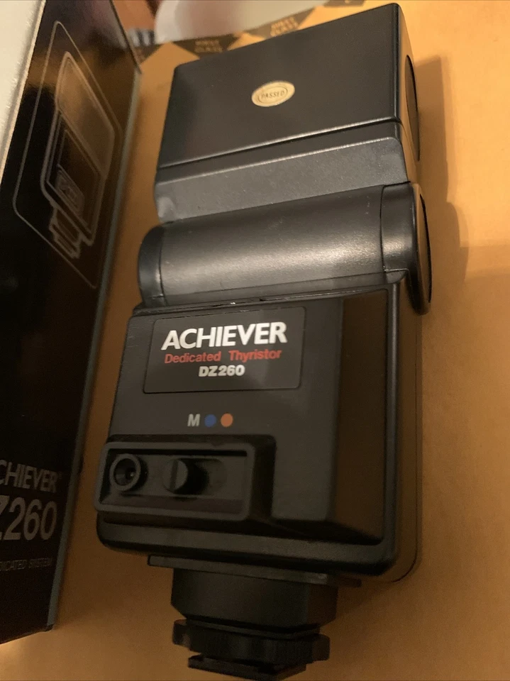 Achiever DZ 260 Auto Thyristor Zoom Flash For Canon 35mm SLR Cameras - UnTested - Image 2 of 4