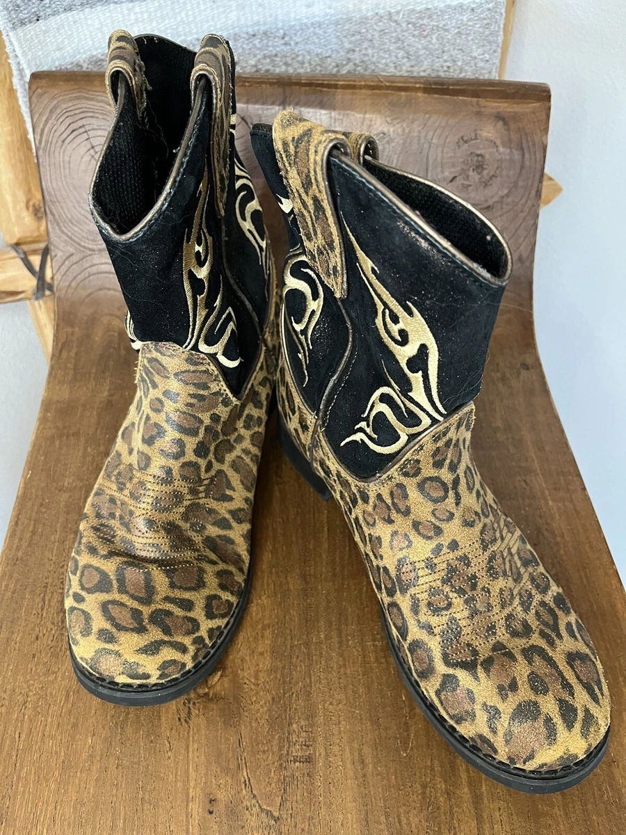 Justin boots hours top