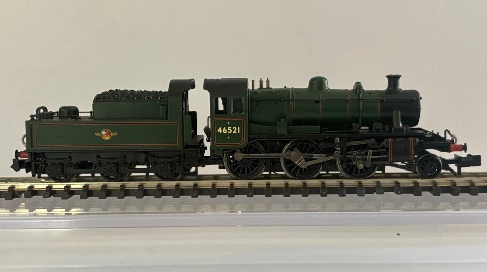 Graham Farish 372-625 Class 2MT Ivatt 2-6-0 46521 in BR lined green - Image 3 of 4