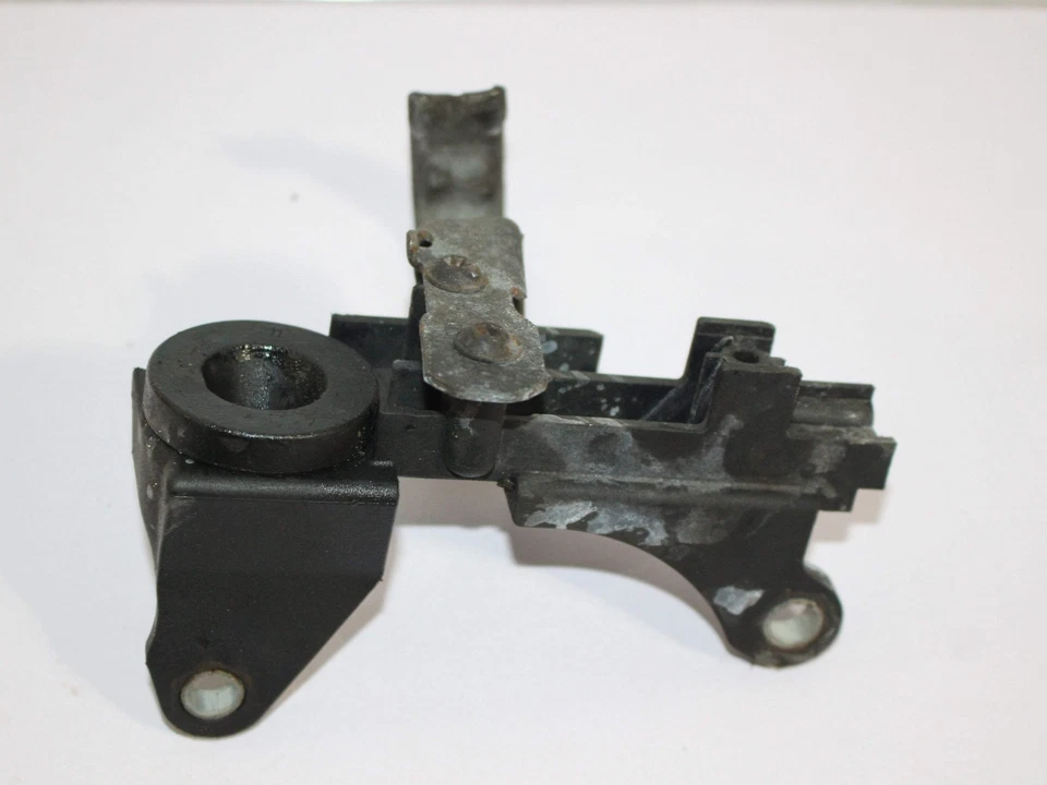 2006 Ford Focus ST MK2 5DR Pipe bracket - Image 2 of 2