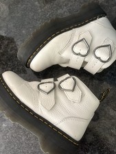 DR. MARTENS Boots DEVON HEART Womens Size 8 White Leather Platform Heart Buckle
