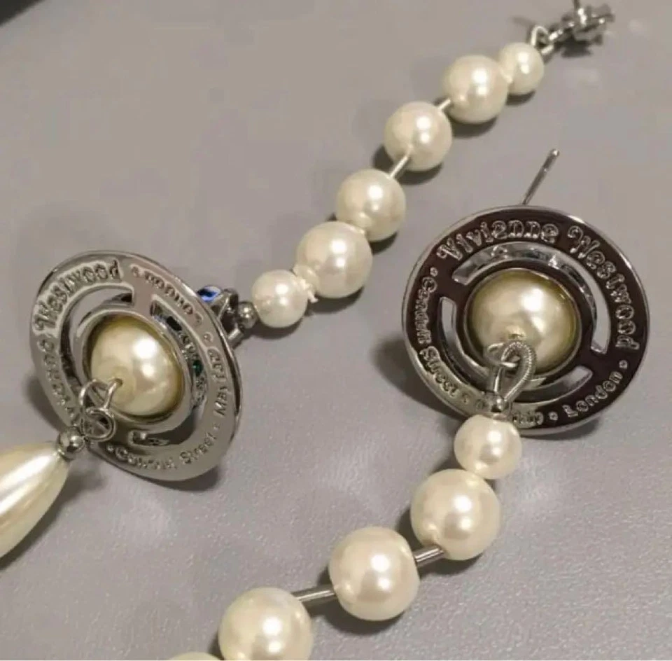 【En Caja/Cordón】Aretes Largos de Perlas Vivienne Westwood Plata Blanco Orbe Gota Foto 3 de 4