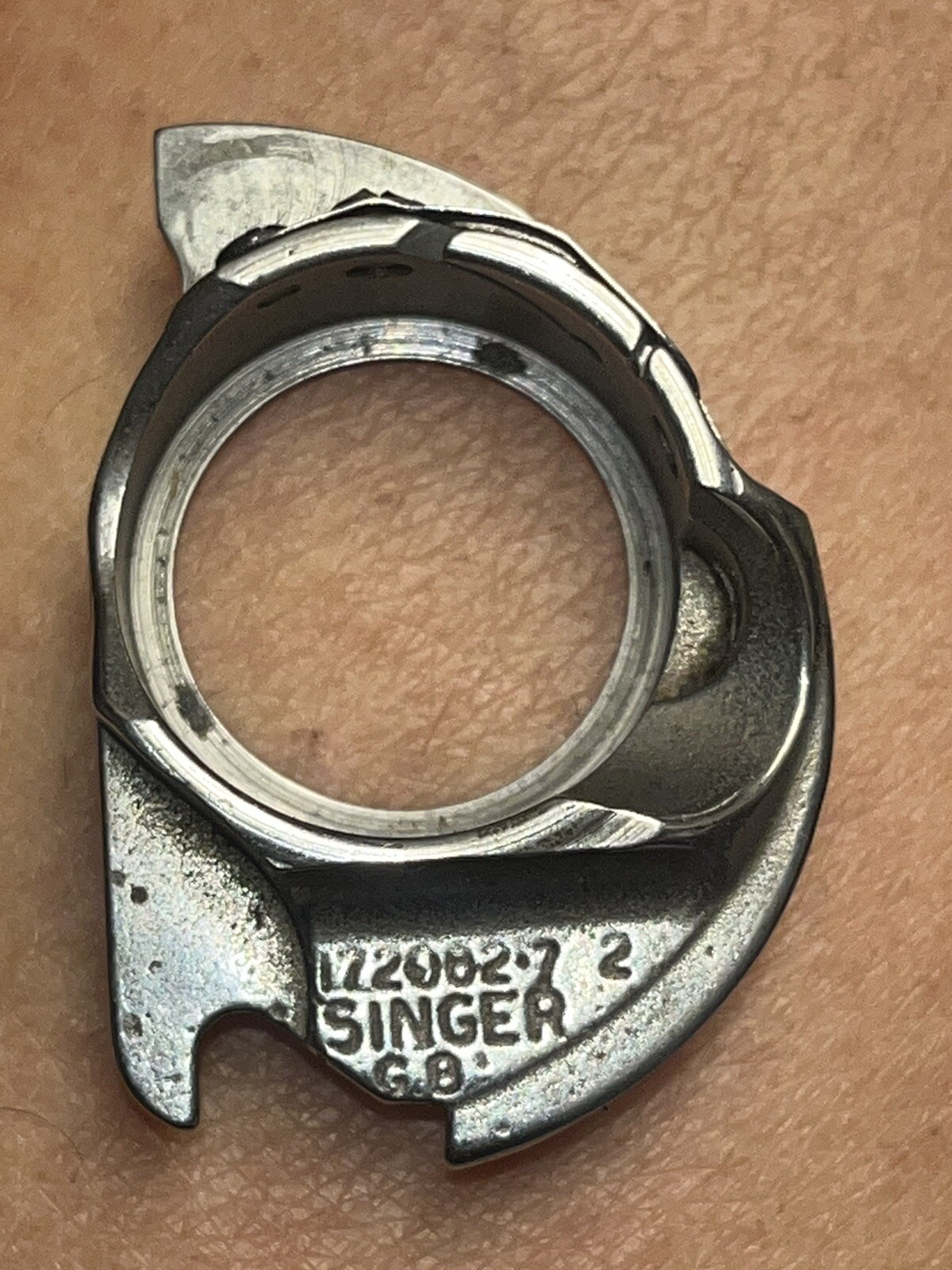 Vintage Singer Metal Bobbin Case 172082-7 Models 401 402 404 500 Sewing Machine
