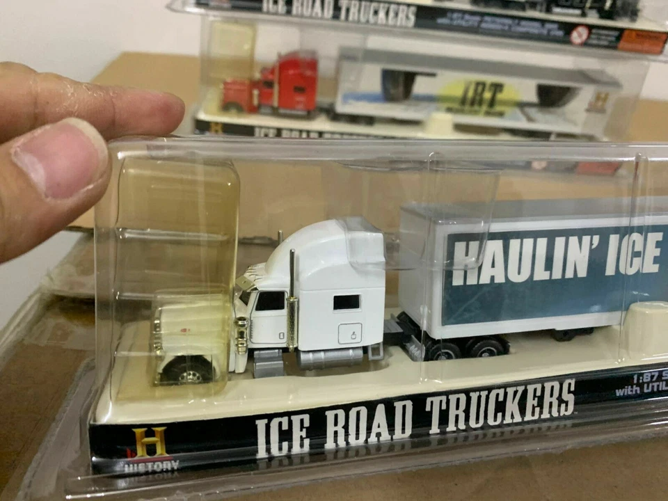 Norscot Peterbilt 389 With Utility 40000-X Composite Van Ice Road Truck 1/87 4ps - Image 3 of 4