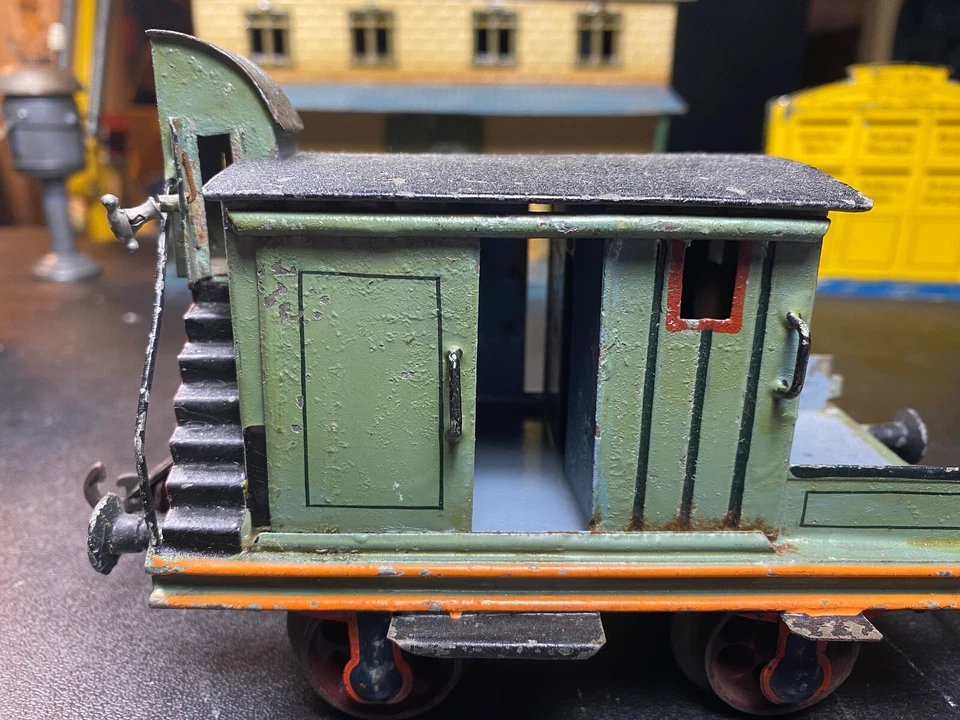 VINTAGE 1904-1917 MARKLIN 1 GAUGE BREAKDOWN WAGON CAT. NO. 1827 C-5 CONDITION - Image 3 of 4