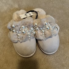 Express slippers size S NWT Beige color with pearls