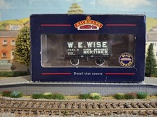Bachmann 37-100A OO Gauge 7 Plank Open Wagon W. E. Wise Black Livery 