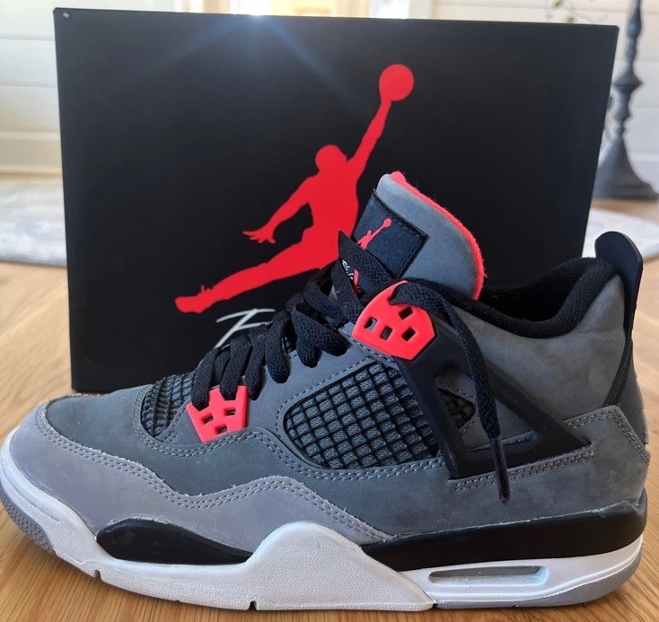 Jordan Air Jordan 4 Retro GS Dark Grey Black Red Youth Sneaker 6.5Y