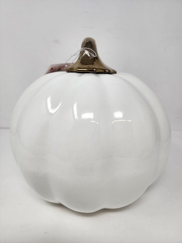 Zucca ceramica Martha Stewart Mr & Mrs Est 2024 stelo oro 8" x 8" autunno - Foto 3 di 7