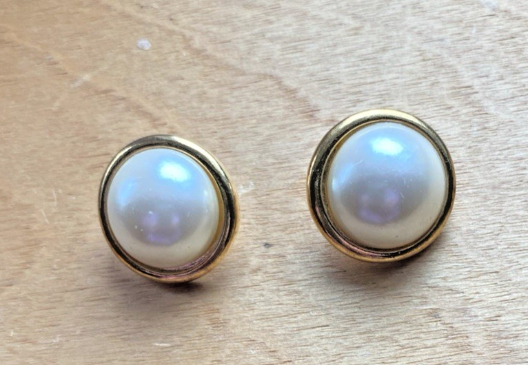 VINTAGE MARVELLA FAUX PEARL & GOLD TONE PIERCED EARRINGS