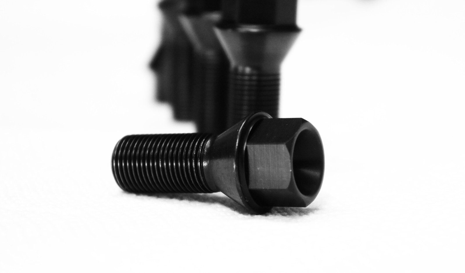 Black Titanium Lug Bolts 12x1.5 28mm 17 60 20pack bolt set Lotus Bolt