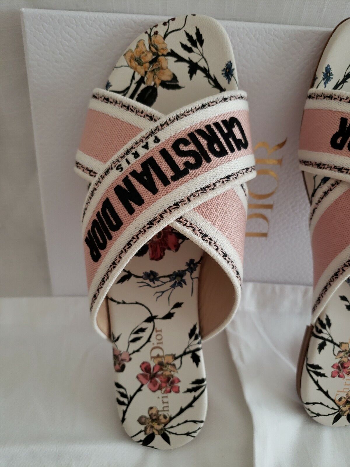 Dior SANDAL WHITE & PINK FLOWER SIZE 39.5EU= Fits 9.5-10US Limited Edition  New