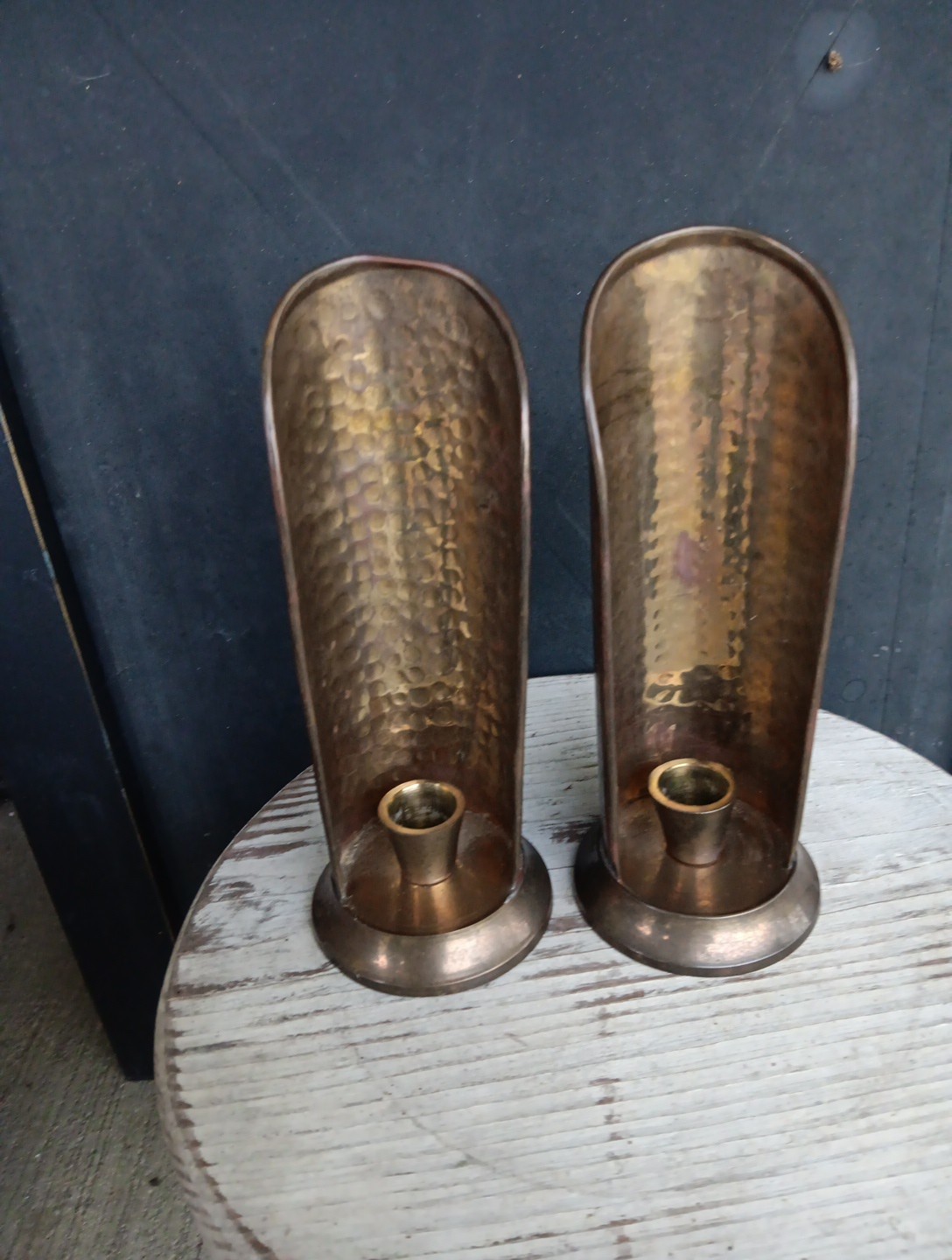 Wall Mountable Sconce Hammered 7"