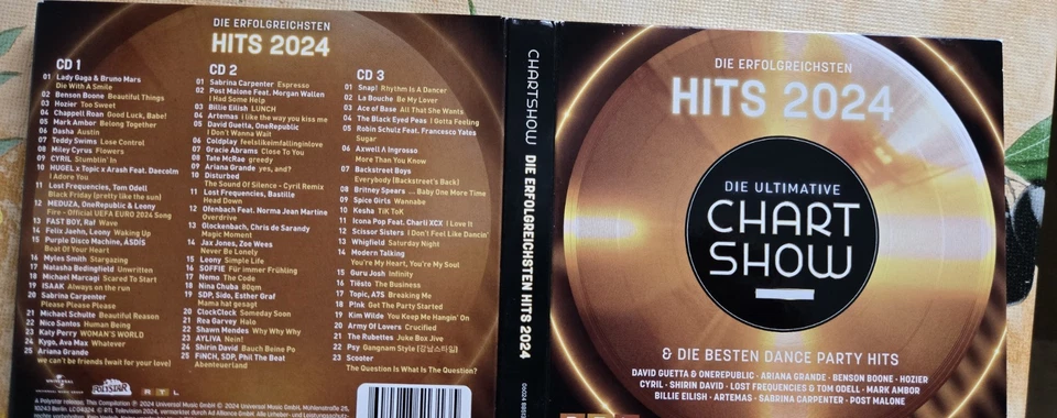 Die Ultimative Chartshow - Hits 2024 - Drei gebrauchte neuwertige CD - Bild 3 von 4