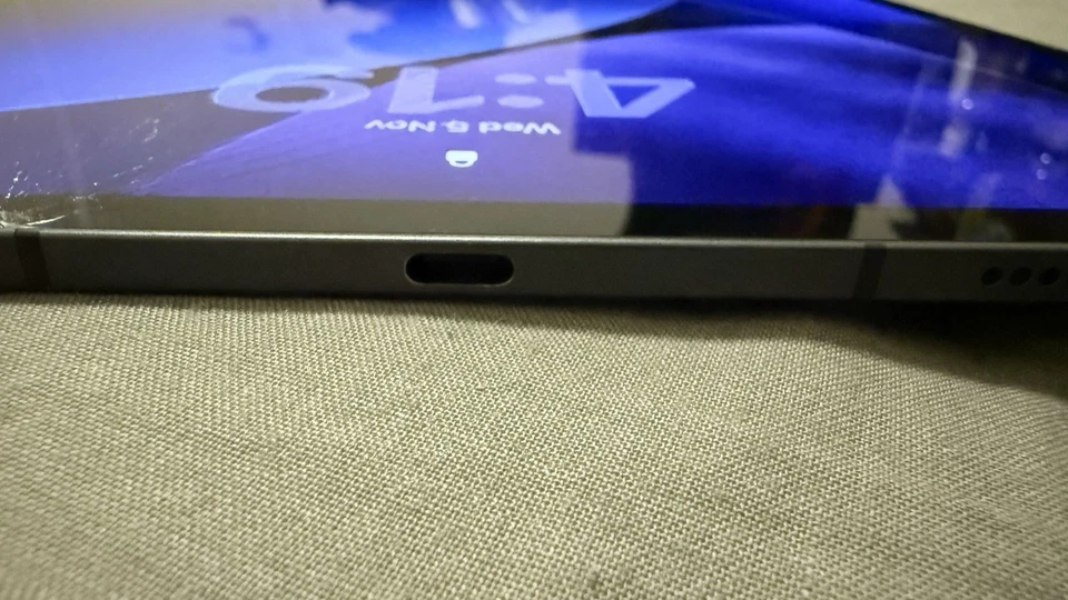 Apple iPad Pro 2024 13-inch Wi-Fi+Cellular. 256GB - M4 - CRACKED SCREEN - Image 2 of 4