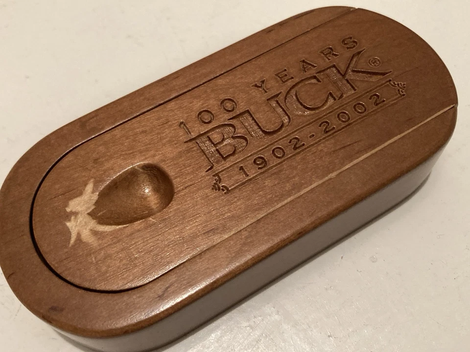 CUCHILLO BUCK 525 "SPIRIT OF AMERICA" EDICIÓN LIMITADA MODELO 2004 con FUNDA -Lote K7 Foto 3 de 4