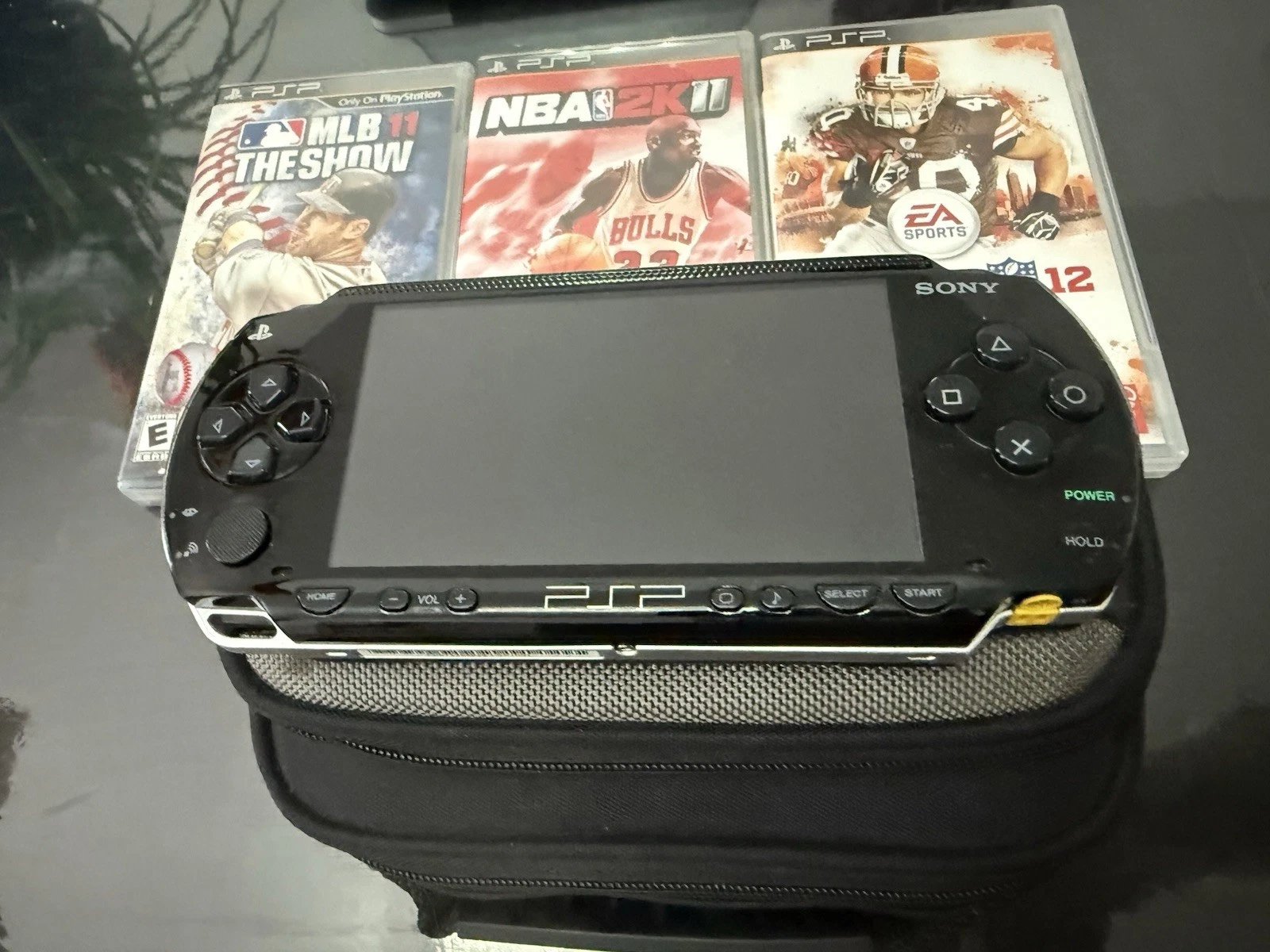 Sony PSP 1000 Handheld Gaming Console Black Bundle 4 Games Case Charger SD Card