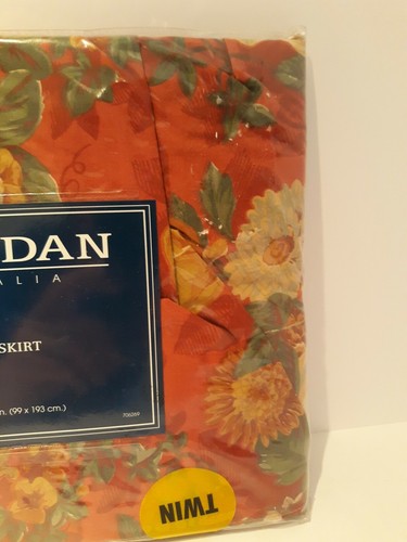 BRAND NEW Sheridan TWIN Red Floral Pattern Bed Skirt RARE VINTAGE - Picture 3 of 9