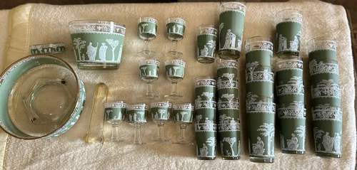 Wedgwood Jasperware Jeanette Green Hellenic 32 Piece Bar Set And Glasses