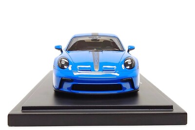 Minichamps 1:18 Porsche 911 GT3 Touring (992) in Shark Blue