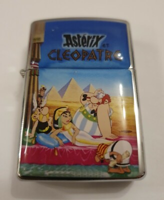 SELTENES Benzinfeuerzeug '' Asterix und Kleopatra '', aus Metall. Limited Edition 
