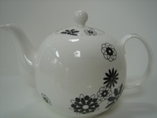 GRACIE CHINA BLACK DAISY TEAPOT - BLACK AND WHITE