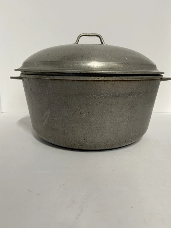 vintage Le Creuset 3.5-quart blue enamel dutch oven