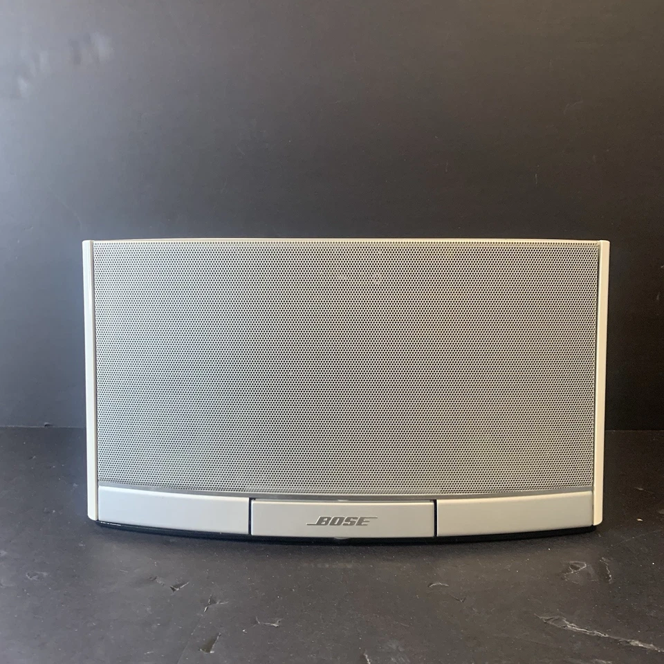 Bose SoundDock N123 Portable Digital Music System w/ Remote & Charger White - Image 2 of 4